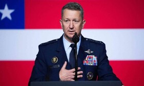 پرواز رئیس ستاد نیروهای مسلح آمریکا بر فراز غزه و گفت‌وگو با مقامات صهیونیست