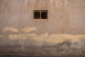 اثرات فرونشست در دیوار منازل مسکونی در خیابان مسجدسید اصفهان