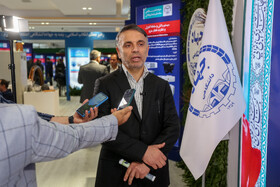 رضا عوض‌پور، رئیس امور آموزش عالی، تحقیقات و فناوری سازمان برنامه و بودجه کشور در نمایشگاه دستاوردهای شاخص علمی و فناورانه جهاددانشگاهی