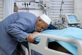 پدر مرحوم صابر کاظمی: پیام تسلیت مقام معظم رهبری برای ما قوت قلب و آرامش‌بخش بود