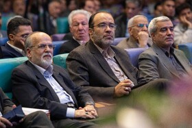 از راست صادق کرمی، مدیرکل سازمان صنعت معدن وتجارت اصفهان و مهدی طغیانی، نایب رئیس کمیسیون اقتصادی مجلس