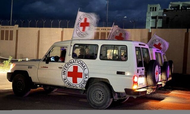 تحویل جسد سه اسیر اسرائیلی توسط صلیب سرخ تحویل جسد سه اسیر اسرائیلی توسط صلیب سرخ