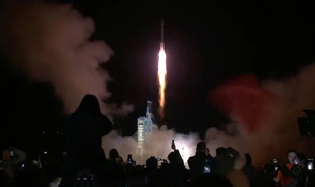 فضانوردان چین برای اقامت ۶ ماهه به فضا رفتند