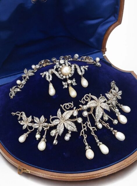 جواهر «ناپلئون» حراج میشود