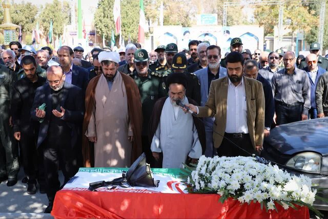 تشییع پیکر خلبان شهید در اراک