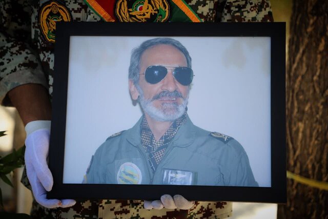 تشییع پیکر خلبان شهید در اراک تشییع پیکر خلبان شهید در اراک