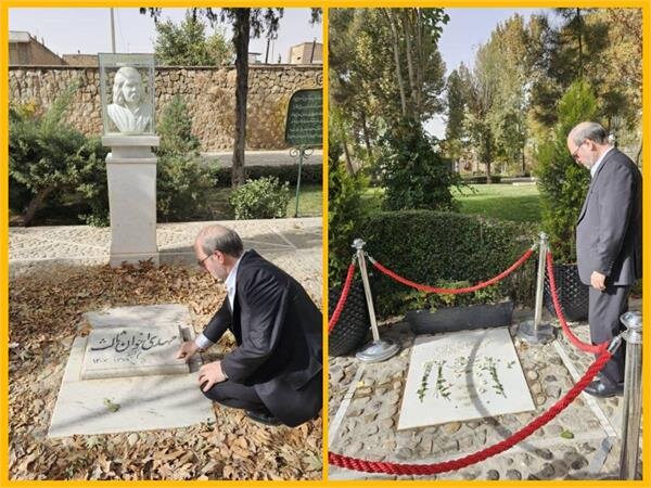 سرپرست معاونت هنری ارشاد بر مزار شجریان و اخوان سرپرست معاونت هنری ارشاد بر مزار شجریان و اخوان