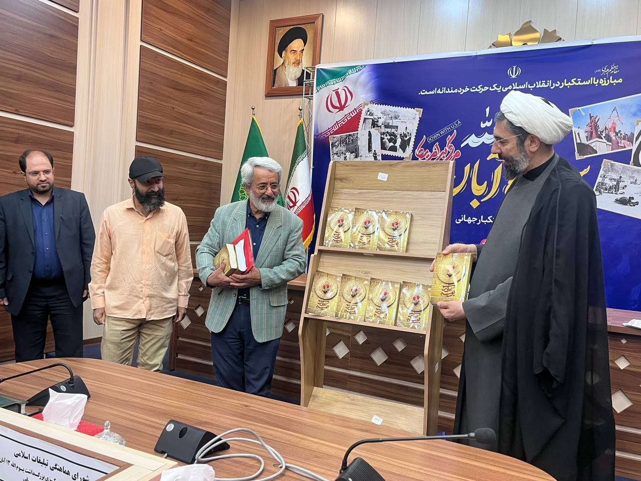 سلیمی‌نمین: غرور سیاسی جوانان ایران در بالاترین سطح در آبان ۵۸ تجلی یافت