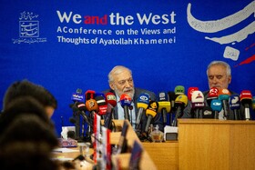 موسی حقانی، دبیر علمی همایش و محمدجواد لاریجانی، عضو شورای سیاست‌گذاری همایش در نشست خبری همایش «ما و غرب» در اندیشه مقام معظم رهبری