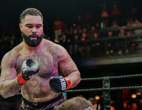 انفجار ۱۵ ثانیه‌ای استیوسون؛ قهرمان کشتی المپیک MMA را به لرزه درآورد+ ویدیو