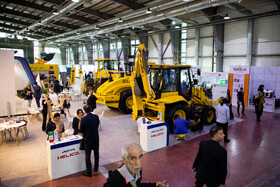 بازدید حسین افشین، معاون علمی و فناوری رییس جمهور از اولین نمایشگاه «فر ایران» و شانزدهمین نمایشگاه «فناوری نانو»