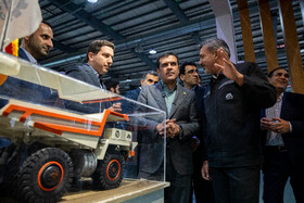 بازدید حسین افشین، معاون علمی و فناوری رییس جمهور از اولین نمایشگاه «فر ایران» و شانزدهمین نمایشگاه «فناوری نانو»