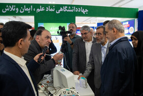 بازدید مسعود پزشکیان، رئیس جمهور از نمایشگاه دستاوردهای علمی و فناورانه جهاد دانشگاهی