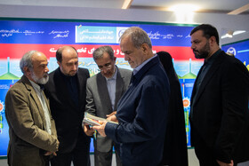 بازدید مسعود پزشکیان، رئیس جمهور از نمایشگاه دستاوردهای علمی و فناورانه جهاد دانشگاهی