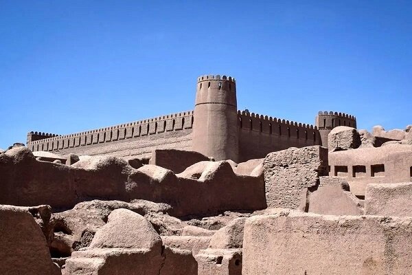 آغاز مرمت برج قلعه تاریخی معاذ شهرستان فهرج