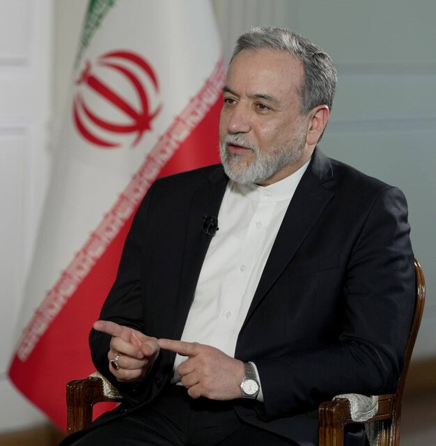 عراقچی: فضای اسرائیل در اختیار موشکهای ایران بود/ تبادل پیامی در عمان انجام نشد