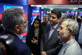 بازدید سید ستار هاشمی، وزیر ارتباطات از نمایشگاه دستاوردهای علمی و فناورانه جهاد دانشگاهی