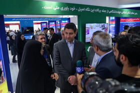 بازدید سید ستار هاشمی، وزیر ارتباطات از نمایشگاه دستاوردهای علمی و فناورانه جهاد دانشگاهی