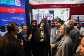 بازدید سید ستار هاشمی، وزیر ارتباطات از نمایشگاه دستاوردهای علمی و فناورانه جهاد دانشگاهی