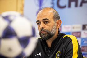 محرم نویدکیا، سرمربی تیم فوتبال سپاهان ایران

