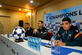 نشست خبری سرمربیان تیم‌های فوتبال سپاهان ایران و آخال ترکمنستان