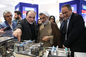 بازدید دبیر شورای‌عالی انقلاب فرهنگی از نمایشگاه دستاوردهای جهاددانشگاهی