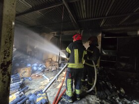 آتش‌سوزی انبار لوازم برقی در خیابان قاآنی شمالی شیراز مهار شد