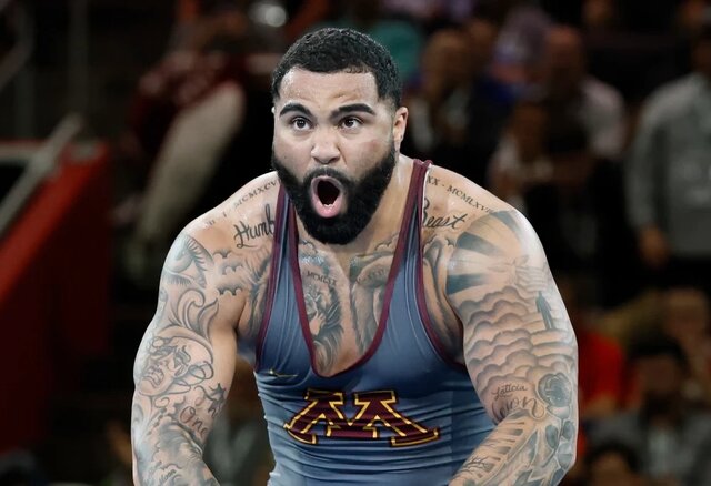 انفجار ۱۵ ثانیه‌ای استیوسون؛ قهرمان کشتی المپیک MMA را به لرزه درآورد+ ویدیو