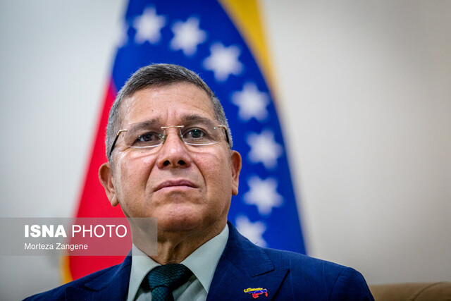 رفتار آمریکا هالیوودی است/ آماده دفاع هستیم/ هواپیماهای حامل مواد مخدر را ساقط کرده‌ایم