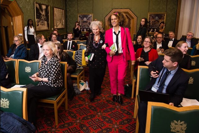 نویسنده‌ای که پیشگویی می‌کند!