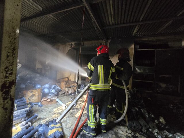 آتش‌سوزی انبار لوازم برقی در خیابان قاآنی شمالی شیراز مهار شد