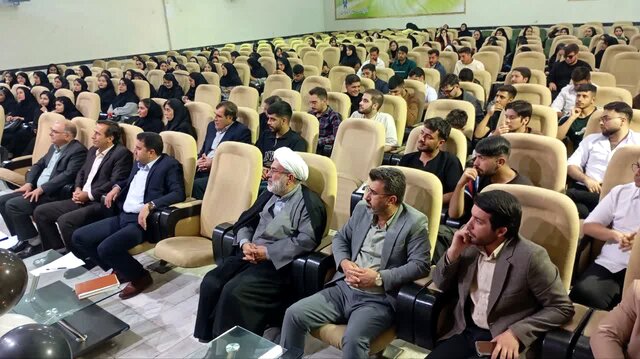 معاون آموزشی دانشگاه آزاد یاسوج خبرداد: پذیرش ۲۰۰۰ دانشجو در دانشگاه آزاد یاسوج