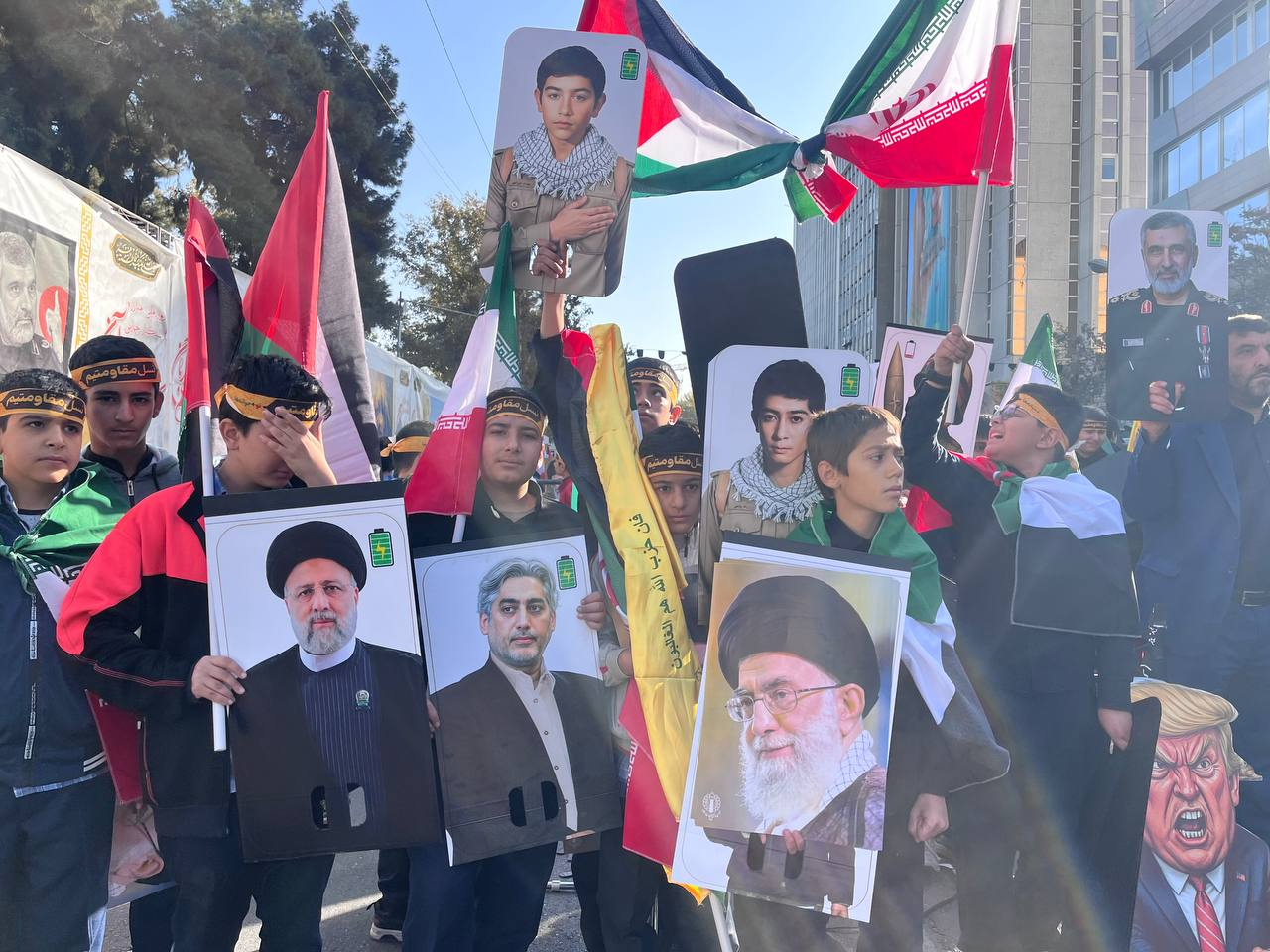 برپایی راهپیمایی ۱۳ آبان با شعار «متحد و استوار، مقابل استکبار»