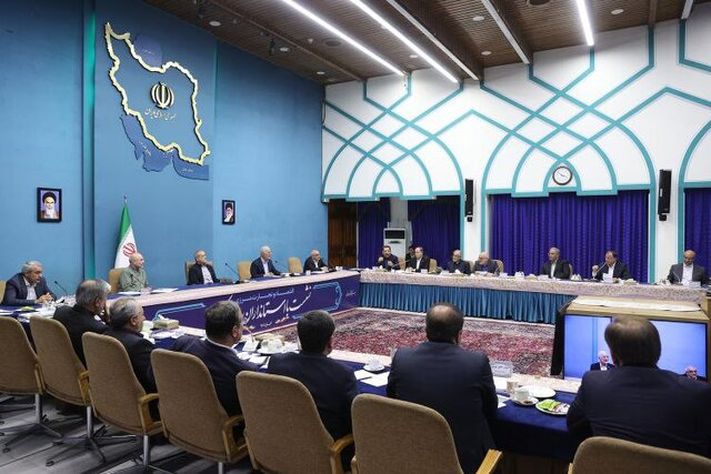 بسته خبری رئیس‌جمهور؛ دلیل تفویض اختیار به استان‌ها/بازدید از نمایشگاه «نانو»