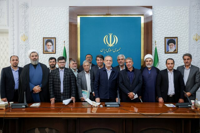 بسته خبری رئیس‌جمهور؛ دلیل تفویض اختیار به استان‌ها/بازدید از نمایشگاه «نانو»