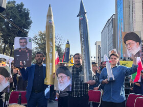تصاویر همکلاسی‌های شهید و کاردستی‌های موشکی در دستان دانش‌آموزان تهرانی