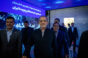 بازدید مسعود پزشکیان، رییس جمهور از اولین دوره نمایشگاه فرّ ایران