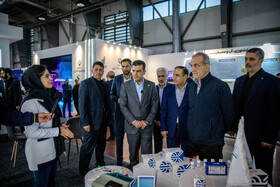 بازدید مسعود پزشکیان، رییس جمهور از اولین دوره نمایشگاه فرّ ایران