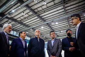 بازدید مسعود پزشکیان، رییس جمهور از اولین دوره نمایشگاه فرّ ایران