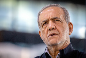 بازدید مسعود پزشکیان، رییس جمهور از اولین دوره نمایشگاه فرّ ایران