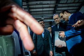 بازدید مسعود پزشکیان، رییس جمهور از اولین دوره نمایشگاه فرّ ایران