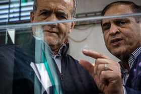 بازدید مسعود پزشکیان، رییس جمهور از اولین دوره نمایشگاه فرّ ایران