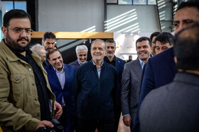 بازدید مسعود پزشکیان، رییس جمهور از اولین دوره نمایشگاه فرّ ایران