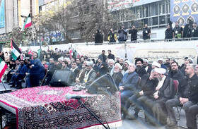 حضور فرزند شهید سلامی و وزیر آموزش و پرورش در راهپیمایی ۱۳ آبان در تهران