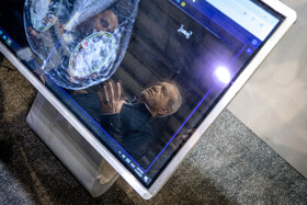 بازدید مسعود پزشکیان، رییس جمهور از اولین دوره نمایشگاه فرّ ایران