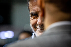 بازدید مسعود پزشکیان، رییس جمهور از اولین دوره نمایشگاه فرّ ایران