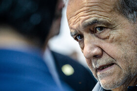 بازدید مسعود پزشکیان، رییس جمهور از اولین دوره نمایشگاه فرّ ایران