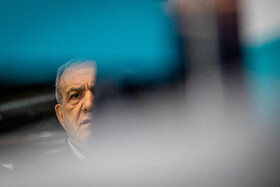 بازدید مسعود پزشکیان، رییس جمهور از اولین دوره نمایشگاه فرّ ایران