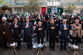 علیرضا کاظمی، وزیر آموزش و پرورش در مراسم زنگ «استکبار ستیزی»