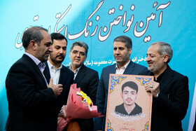 علیرضا کاظمی، وزیر آموزش و پرورش در مراسم زنگ «استکبار ستیزی»